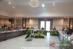 Sekda Naziarto bersama Tim Komisi II DPR RI bahas tata ruang Babel