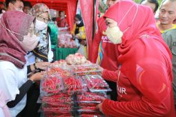Gubernur Khofifah salurkan dana program perlindungan sosial di Tuban