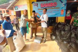 Warga Cirebon antusias dengan program sampah ditukar sembako