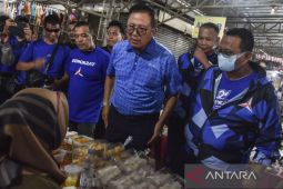 Anggota DPR Fraksi Demokrat berkunjung ke pasar