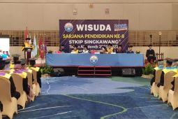 Pemkot minta lulusan STKIP Singkawang berkontribusi tingkatkan IPM