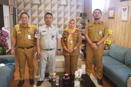 Petugas Jasa Raharja sosialisasi Pergub No 24 tentang pembebasan denda Di Kecamatan Kelapa Dua