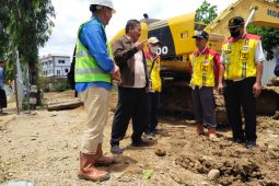 Anggota DPR Ali Mufti tinjau proyek nasional di Pacitan