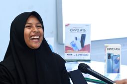 Sabrila pelajar SMA "marahi" Presiden Jokowi, malah dapat HP baru