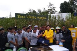 UI dan Kemenparekraf donasi peralatan K3 Desa Wisata