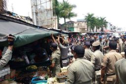Pemkot ajak pedagang Pasar Mardika wujudkan Ambon tentram dan tertib, jangan berjualan di pinggir jalan