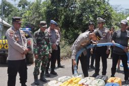 Polres Pasuruan salurkan air bersih ke warga terdampak kekeringan