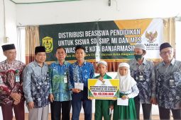Baznas Banjarmasin distribusikan puluhan beasiswa bagi pelajar