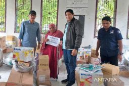 Fuadri serahkan bantuan usaha produktif untuk disabilitas di Aceh Barat dan Nagan Raya