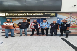 Tiga nelayan Aceh yang dipulangkan dari Malaysia tiba di Indonesia