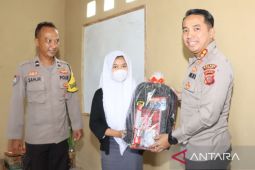 Sisihkan gaji, seorang polisi bangun rumah belajar di Cianjur