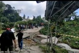 Pergeseran tanah akibatkan kerusakan bangunan dan jalan di Bogor