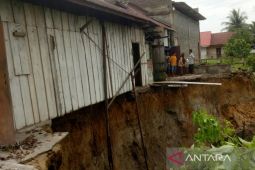 BPBD Mukomuko minta warga kosongkan rumah yang tergerus longsor