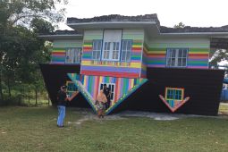 Rumah terbalik jadi daya pikat wisata Temajuk