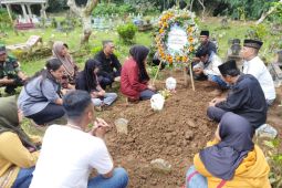 Tembakan salvo iringi pemakaman polisi asal Trenggalek korban tragedi Kanjuruhan
