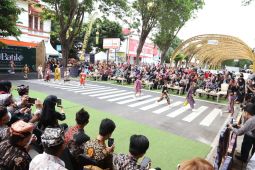 Fesyen di trotoar, cara Banyuwangi kampanyekan "Bangga Buatan Indonesia"
