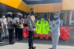 Dukung Operasi Zebra, Jasa Raharja Babel serahkan sarana pencegahan kecelakaan kepada Kapolda