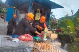 Brimob Polda Sumut dirikan dapur lapangan bantu korban gempa Tapanuli Utara