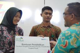 PLN berikan beasiswa kepada Paskibraka Nasional asal Kalbar