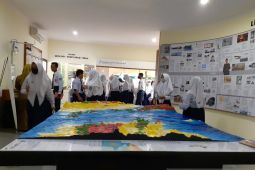 Siswa SMPM 1 Pangkalan Baru belajar sejarah timah di MTI Pangkalpinang