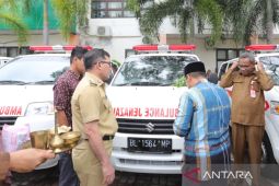 Pemko Banda Aceh serahkan bantuan ambulans jenazah untuk sembilan desa