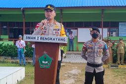 Polisi edukasi pelajar Bengkayang tingkatkan kesadaran berlalu lintas