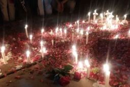 Ribuan suporter di Madiun doa bersama untuk korban Kanjuruhan