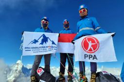Tim PPA Ekspedisi kibarkan bendera di Island Peak Pegunungan Himalaya