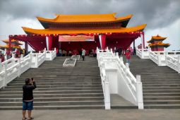 Wisata religi Vihara Tri Dharma Bumi Raya ada di Singkawang