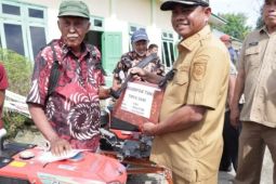 Pemkab Serdang Bedagai berikan bantuan  traktor kepada petani