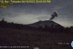 Erupsi abu vulkanik, PVMBG imbau warga tak beraktivitas radius 2 kilometer dari Gunung Ibu