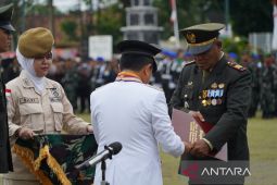 Gubernur Jambi hadiri HUT ke-77 TNI dan sampaikan penghargaan kepada prajurit