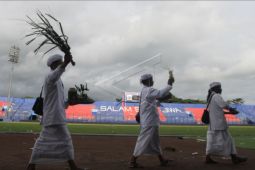 Upacara Pangruwating Bumi di Stadion Kanjuruhan