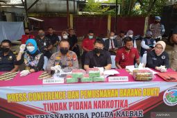 Polda Kalbar musnahkan lima kilogram sabu
