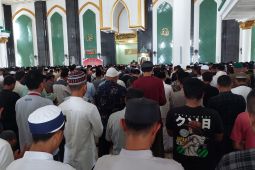 Asprov PSSI Malut bersama warga Ternate Shalat Gaib korban tragedi Kanjuruhan