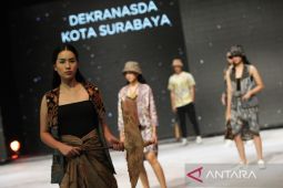 Parade busana Surabaya