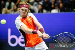 Stefanos Tsitsipas tersingkir dari Halle saat Medvedev capai perempat final