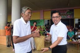 Pemkab Sintang luncurkan pasar petani dan gerakan tanam kendalikan inflasi