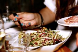 Studi mengungkap efek merugikan terlambat makan