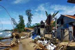 Dinding rumah di Abdya rusak dihantam gelombang laut