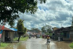 Sutarmidji minta Bupati di Kalbar keluarkan cadangan beras bantu korban banjir