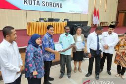 DPR RI serahkan bantuan sosial bagi masyarakat Papua Barat