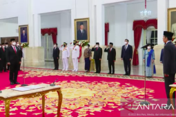 Presiden Jokowi resmi lantik Hendrar Prihadi sebagai Kepala LKPP