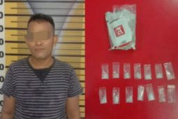 Melarikan diri sambil buang barbuk, Manlau ditangkap dibelakang rumah warga