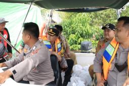 Pemerintah berikan sembako dan pengobatan gratis korban banjir di Melawi