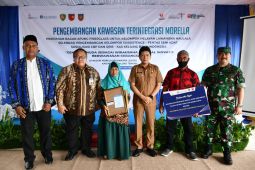 BI Maluku-Kodam XVI/Pattimura bantu peralatan untuk nelayan Morella, patut diapresiasi