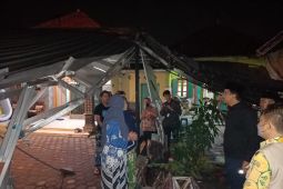 Angin kencang akibatkan kerusakan 130 rumah di Sidoarjo