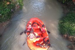 Tim SAR berhasil evakuasi jasad korban hanyut di Sungai Cicareuheun Bogor