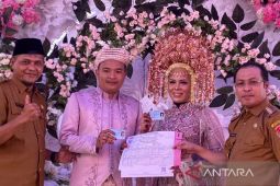 Mukomuko giatkan program ganti identitas pengantin baru