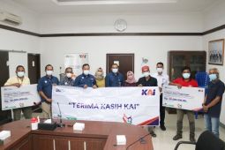 KAI Daop Madiun salurkan bantuan pembangunan masjid dan makam di Ngawi